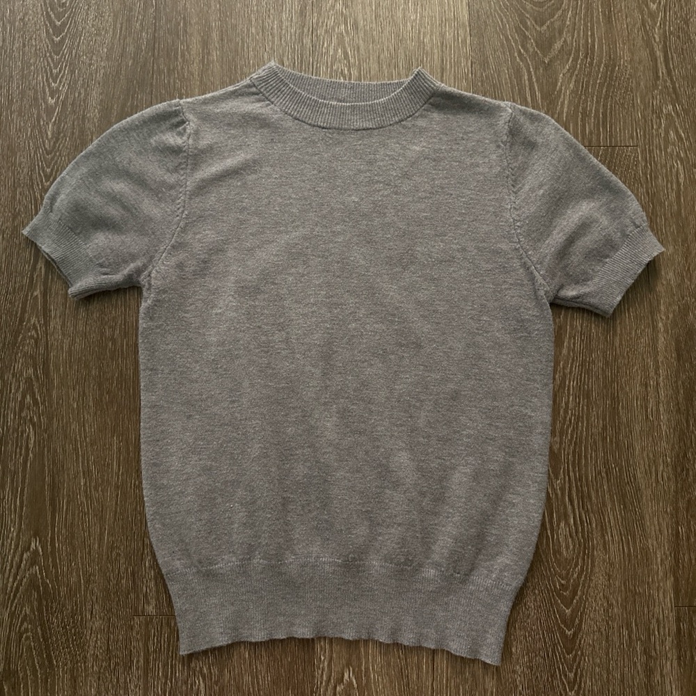 Short-Sleeve Crewneck Sweater — Gray